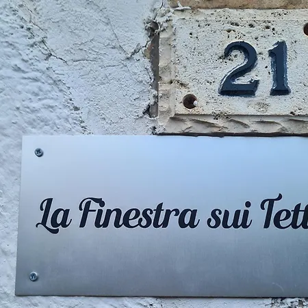 La Finestra Sui Tetti